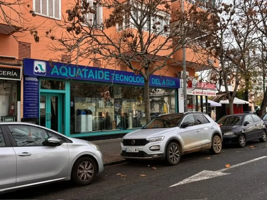 Local comercial en calle Arroyo, Santa Justa, Sevilla