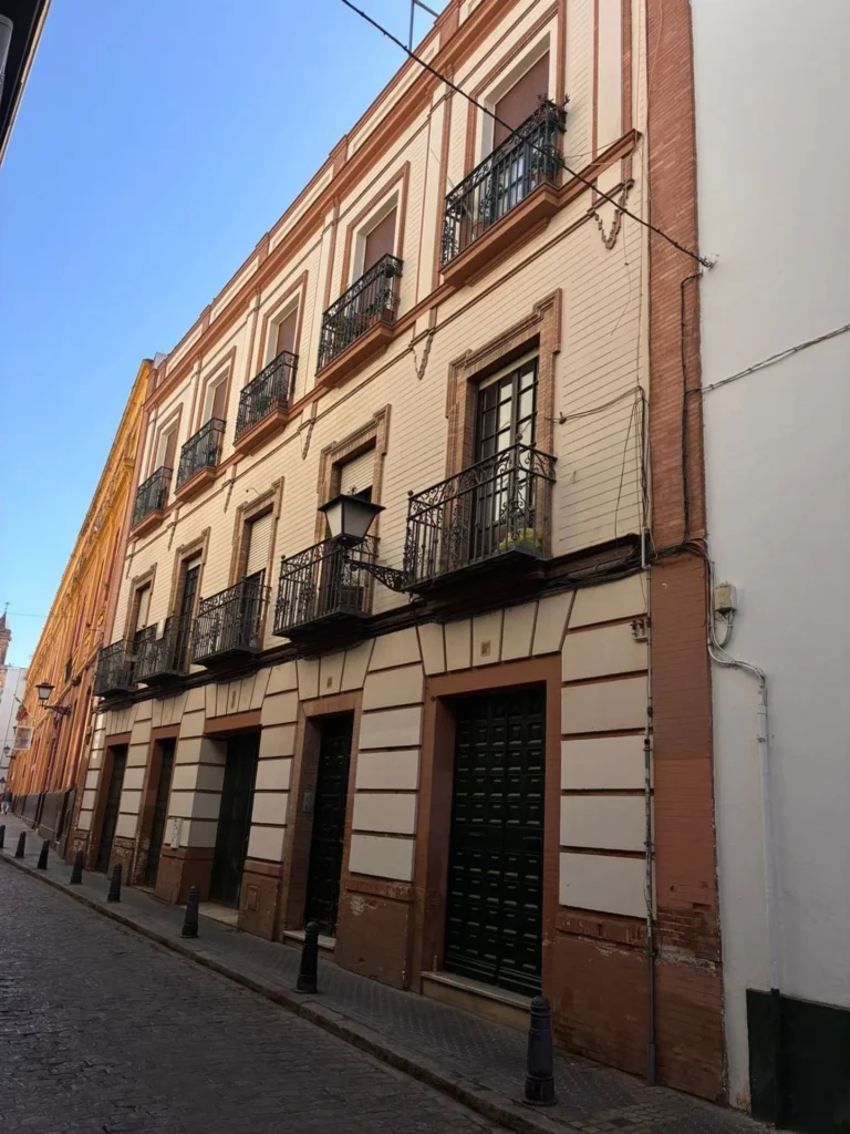 Piso señorial en calle Castellar, centro de Sevilla