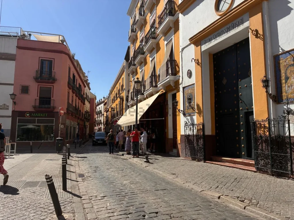 Piso señorial en calle Castellar, centro de Sevilla