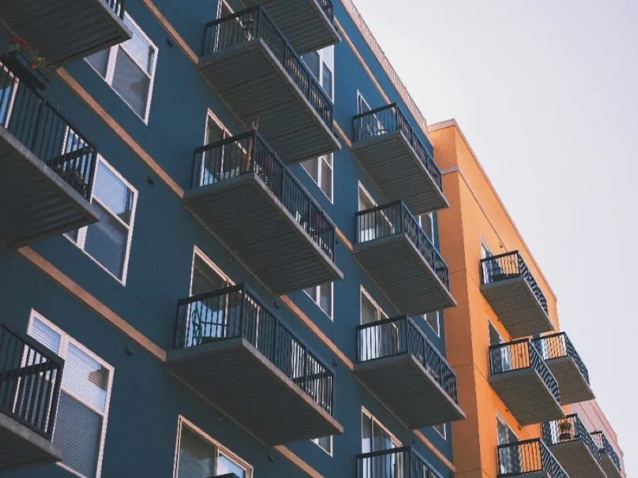 Fachada de un edificio de viviendas